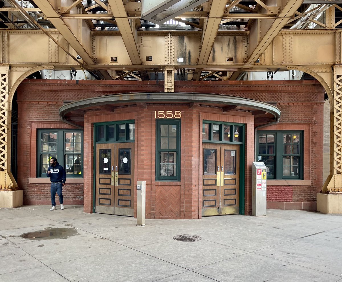 JoshLipnik's tweet image. Damen L Station (1895) in the Wicker Park neighborhood of Chicago, IL