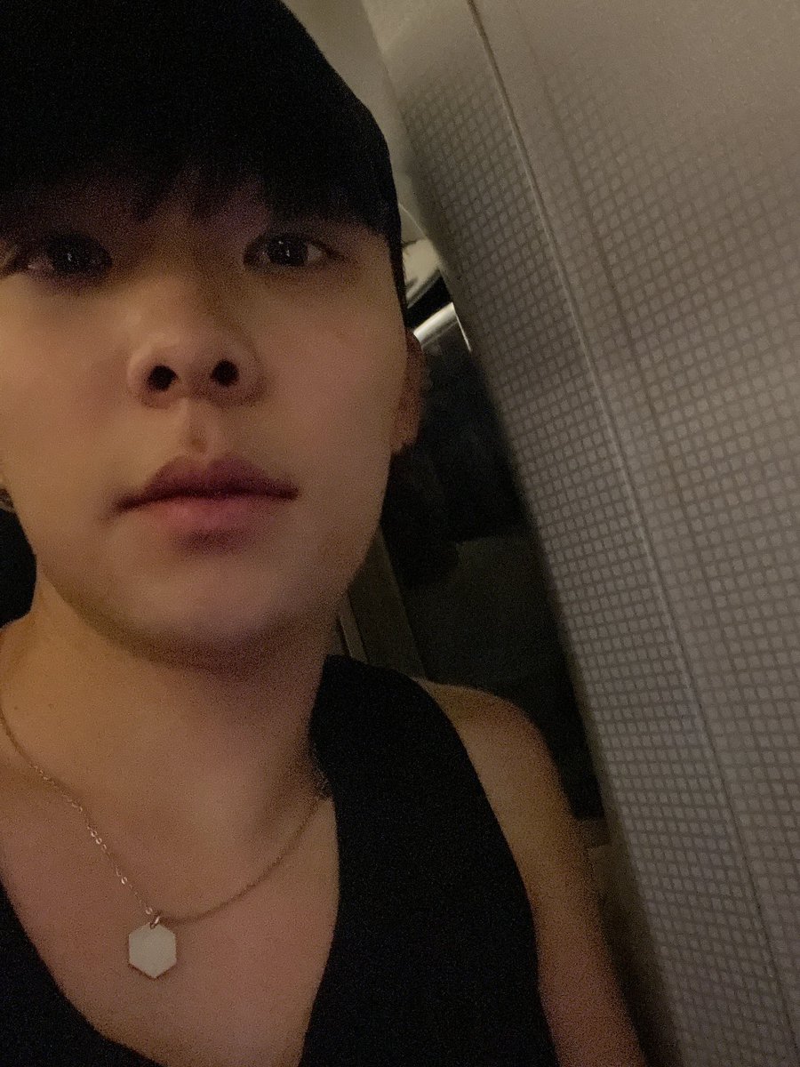 AlphaBAT_JIN's tweet photo. ✈️ https://t.co/EY0Mb1nD1D