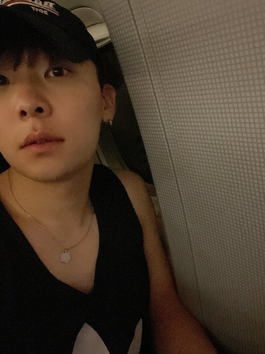 AlphaBAT_JIN's tweet photo. ✈️ https://t.co/EY0Mb1nD1D