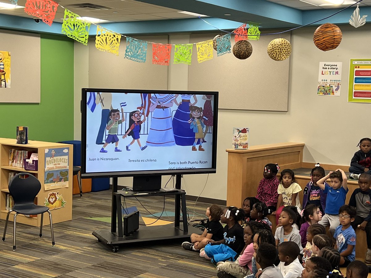kristigarcia2's tweet image. Thanks to Ms. Boswell, the Arcadia staff, Mrs. Shuler and @GWrightArcadia for bringing #HispanicHeritage to life through art, music, food, resources and literacy for #ParentInvolvementDay! @TCSESL @TCSBoardofEd