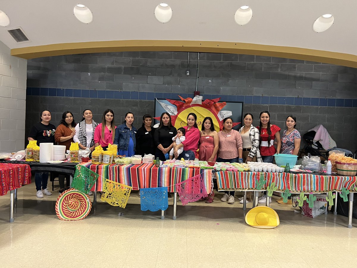 kristigarcia2's tweet image. Thanks to Ms. Boswell, the Arcadia staff, Mrs. Shuler and @GWrightArcadia for bringing #HispanicHeritage to life through art, music, food, resources and literacy for #ParentInvolvementDay! @TCSESL @TCSBoardofEd