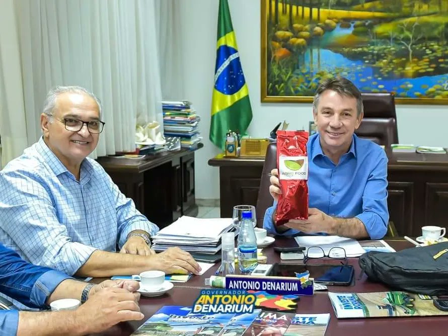 aluizionassi's tweet image. Mais investimentos no #Café_Roraima

Recebemos o Carlos Giuberti, da Agro Food (ES). Produzirá café robusta com selo de indicação geográfica e padrão gourmet.

#Roraima_HemisférioNorte
#Roraima_AMelhorFronteiraAgrícolaDoBRASIL
#RoraimaEstadoLuz 🌞
#AtraçãoDeInvestimentos 🏁🏁🏁