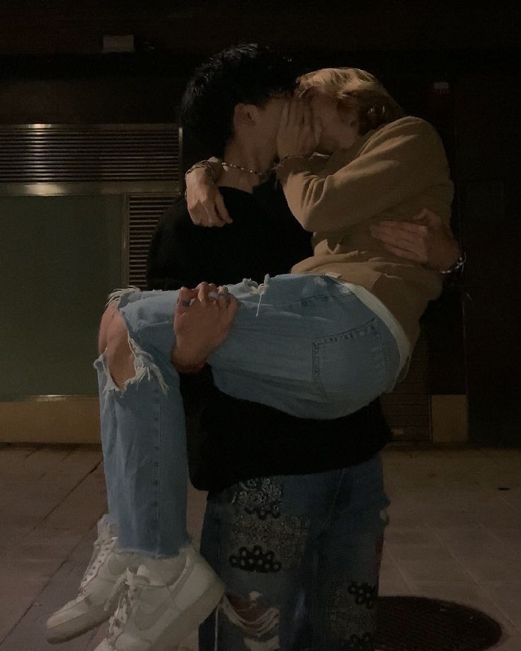 dihadesnic's tweet photo. 1 mês de sol e lua, 1 mês do nosso eclipse. eu te amo, william, mais do que imaginei que poderia amar alguém. você é a luz dos meus dias, meu raio de sol. 

@whossolace https://t.co/AZjPDgXdjc