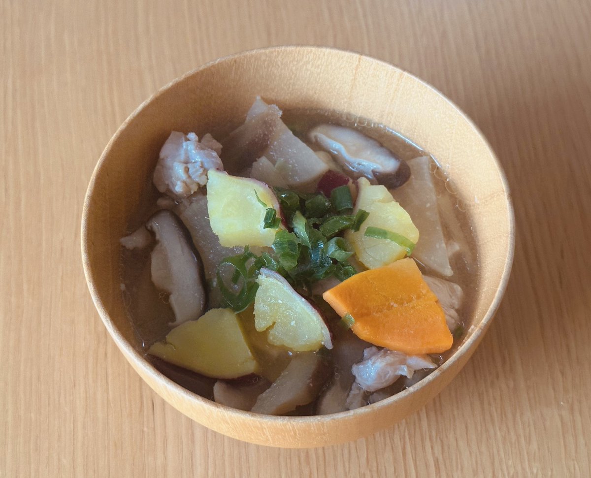 モーニング発売日!
『#焼いてるふたり 』124話載ってます。
千尋が風邪をひきます。
お料理はさつま芋入り具沢山味噌汁!
12巻発売中!
https://t.co/C4JwtvTSrO