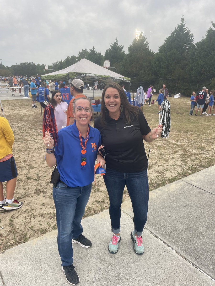 Junction Bowl, complete with good football, cheering, and a pep band did not disappoint.  
Kicked it off with a Junction Bowl Tailgate hosted by PTA, filled with games, food trucks, mascot dance offs, face painting, and more! #togethetwesoarhigher #charlespmurray