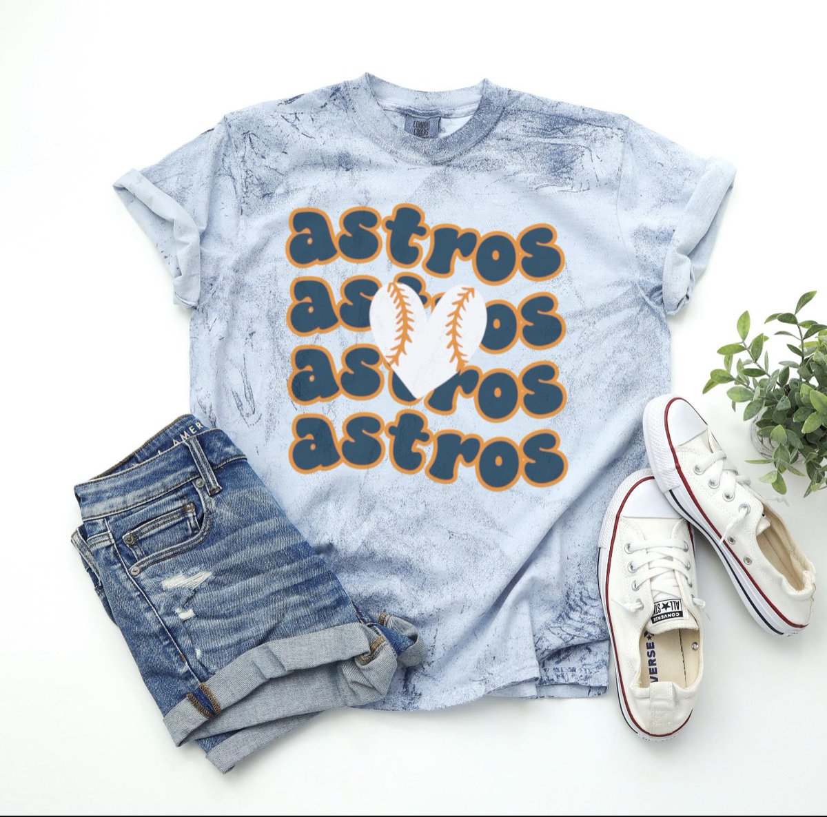 HoustonSportsA's tweet photo. 7TH straight ALCS! October runs through HTOWN. Get these tees now! #Ready2Reign #ALCS #MLBPostseason #MLBPlayoffs 

Shop here: https://t.co/TKpHrbP915 https://t.co/YfHBAsb3vS