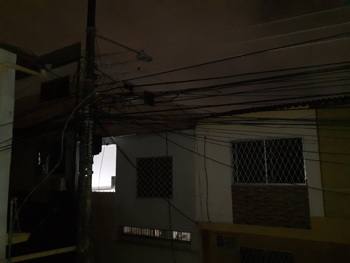 luchitoyumbo's tweet photo. @servicioscnelep 5 HORAS SIN LUZ,NADIE HA VENIDO A ARREGLAR. https://t.co/gBGwMD4sF8