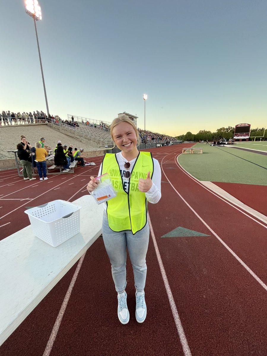 PresleyFisk's tweet photo. &amp; S/O to @kyleighmauldinn for being an encourager tonight and leading young girls to Christ!!! What a great evening!! https://t.co/4GfcC3alfm