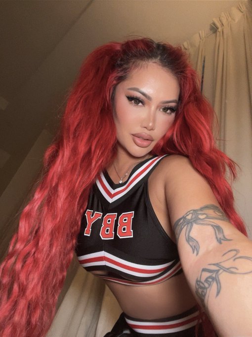 Trying on all these Halloween costumes for you - which one should I do next?  https://t.co/CZPO1NKP0R