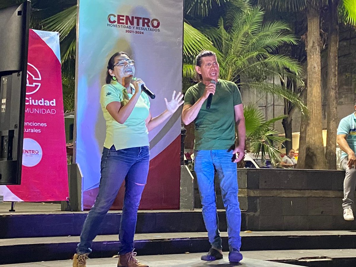 CentroInforma's tweet photo. Como parte del programa Ensayos al Aire Libre “Trova y karaoke”, esta tarde en el parque Benito Juárez se realizó una divertida y emotiva velada musical. Te invitamos a participar el 25 de octubre en esta actividad cultural, a partir de las 18:00 horas.
#HonestidadYResultados https://t.co/OqFQlLnPFe