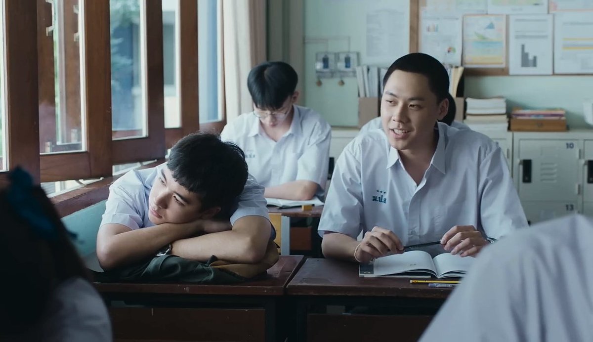 TarizSolis's tweet photo. Film terbaru GDH, 'Not Friends', dipilih sebagai wakil Thailand di Oscars 2024!

Dibintangi Anthony Buisseret, Jump Pisitpol, Baipor Thitiya, Fond Natticha & Fluke Tanakorn, film coming of age ini nyeritain seorang siswa yg mengajak satu sekolah membuat film pendek untuk mengenang satu murid populer yg tewas karena kecelakaan.

Sepertinya bakal mengandung bawang yaa 🥹