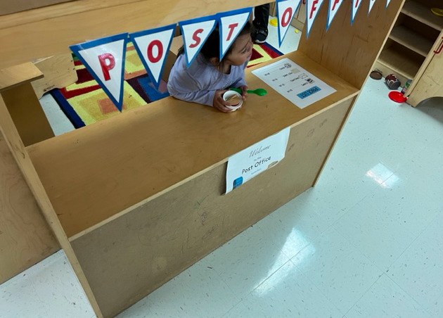 cthompsonLISD's tweet photo. Who doesn't want to meet this special Postal Service worker in PREK? She is ready to serve and deliver! @ Coyote Ridge ES @VealHeidi #creleads https://t.co/L04livJvbG