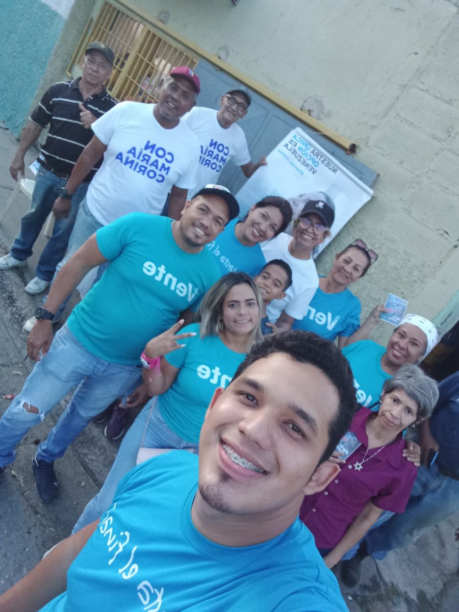 Joelleonar's tweet photo. El trabajo de informar a los votantes del municipio #Linares continúa en el sector 18 de mayo de la parroquia #FcoDeMiranda.
Que nadie se quede sin saber donde votar, vamos por la Libertad con @MariaCorinaYA #vamosHastaElFinal https://t.co/fiPuQr9WVa