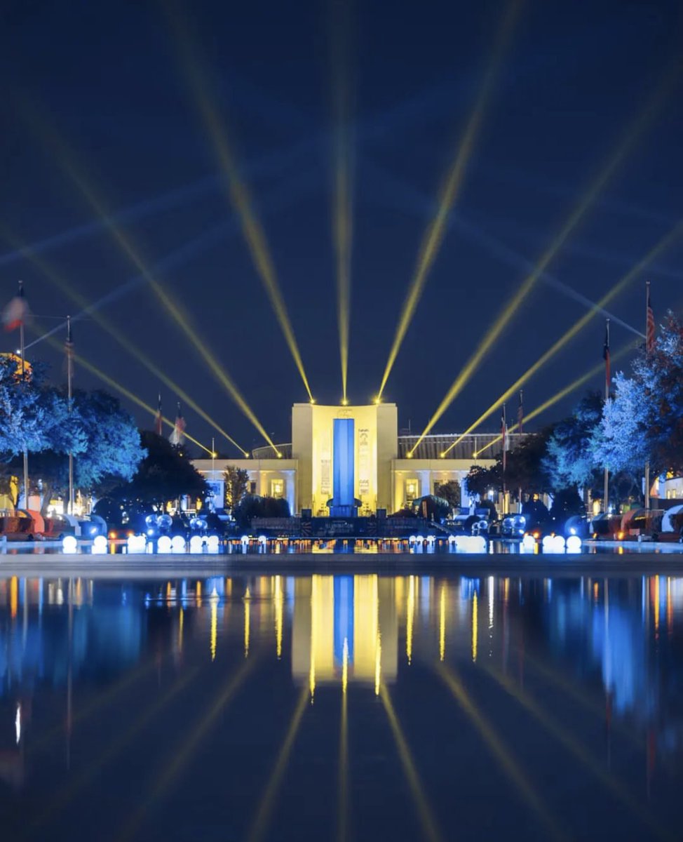 StateFairOfTX's tweet image. A picture perfect night! 🤩 This #PictureoftheDay is sponsored by @lucchese1883!

📸: @disasterfilm
📍 Illumination Sensation