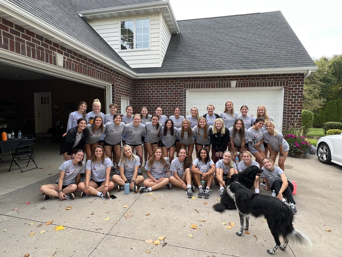 UWL_Soccer's tweet photo. Thank you so much to the Behnke family for hosting our pre-game meal on our last travel weekend! And thank you to the Lloyd family for hosting our post-game meal. Getting to share these experiences with the families of our program is truly amazing.
#UWLSoccer #FindItWithin https://t.co/uCxMEvvESE