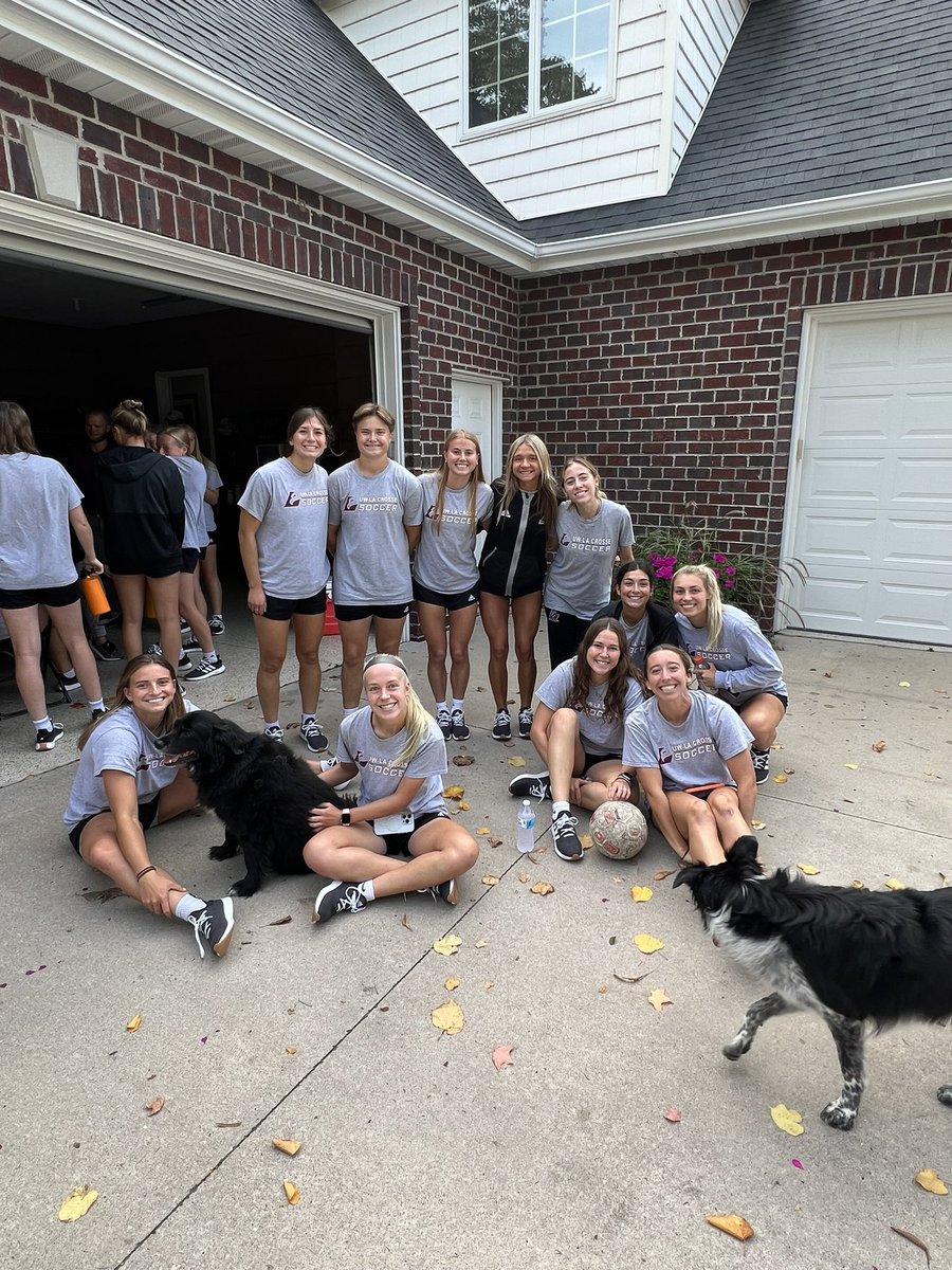 UWL_Soccer's tweet photo. Thank you so much to the Behnke family for hosting our pre-game meal on our last travel weekend! And thank you to the Lloyd family for hosting our post-game meal. Getting to share these experiences with the families of our program is truly amazing.
#UWLSoccer #FindItWithin https://t.co/uCxMEvvESE