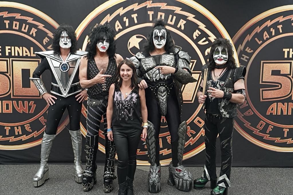 _anniedanda's tweet photo. What an honour to meet music royalty! 
@PaulStanleyLive @tommy_thayer @genesimmons @kiss https://t.co/aGom7OuskC