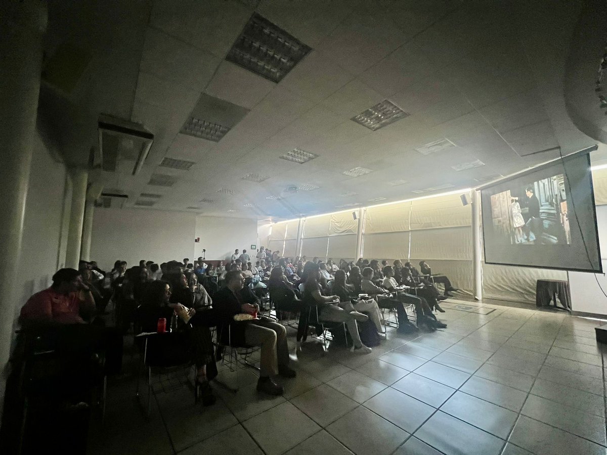 UAdeCDefensoria's tweet photo. Esta tarde se llevó a cabo el Cine-Debate, con la proyección de la película “Los Caifanes" en el marco de la Cátedra de Derechos Humanos Ministra Ana Margarita Ríos Farjat, contamos con la participación del Dr. Eduardo Roman González
#DefensoríaUAdeC #ZonaDDHH https://t.co/IgyCbbKN8T