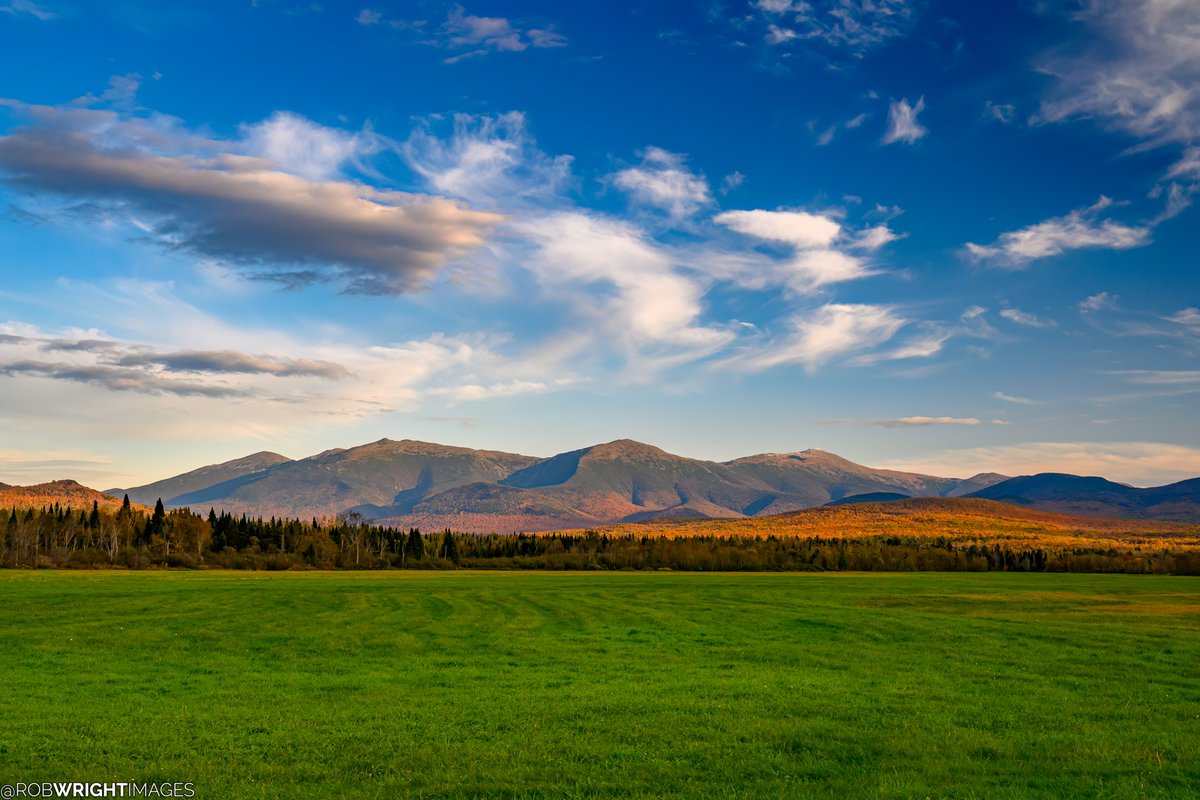 The Presidential Range bathed in early evening, golden hour sunshine. The foliage wasn't even that bad here compared to most other places I saw in NH and VT.
--
October 10, 2023
Jefferson, NH
#NHwx #WhiteMountains #NHwx #StormHour