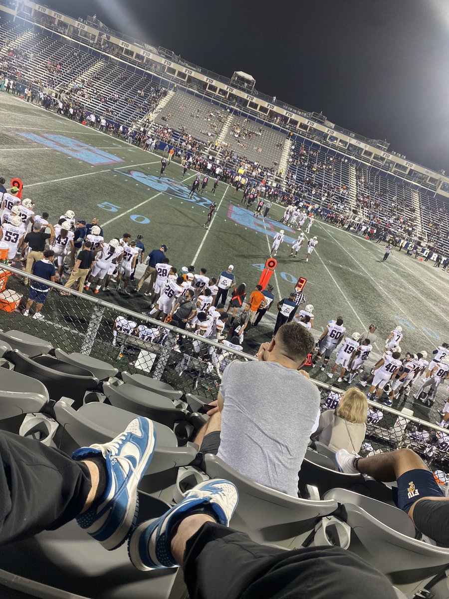 agent__OG's tweet photo. Back in the Cage for #ViceNight. A lot of good memories on that field!
#PawsUp #FIU https://t.co/pFb6bwKmKE