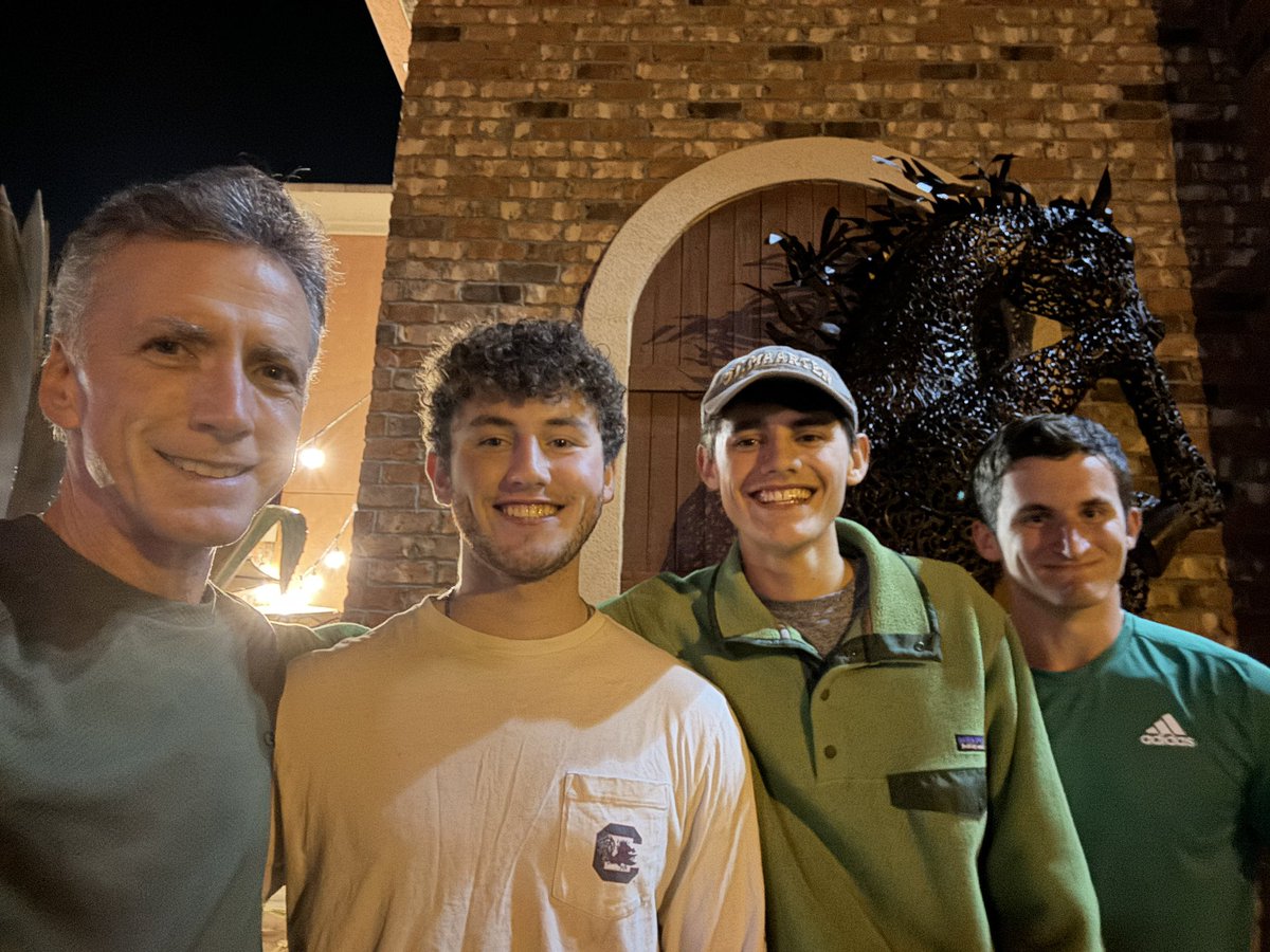barrylindler's tweet photo. Had a great surprise dinner with these c/o ‘22 DFHS STEM rockstars! So enjoy keeping in touch! #dfhsSTEM https://t.co/shCT2Lnbme