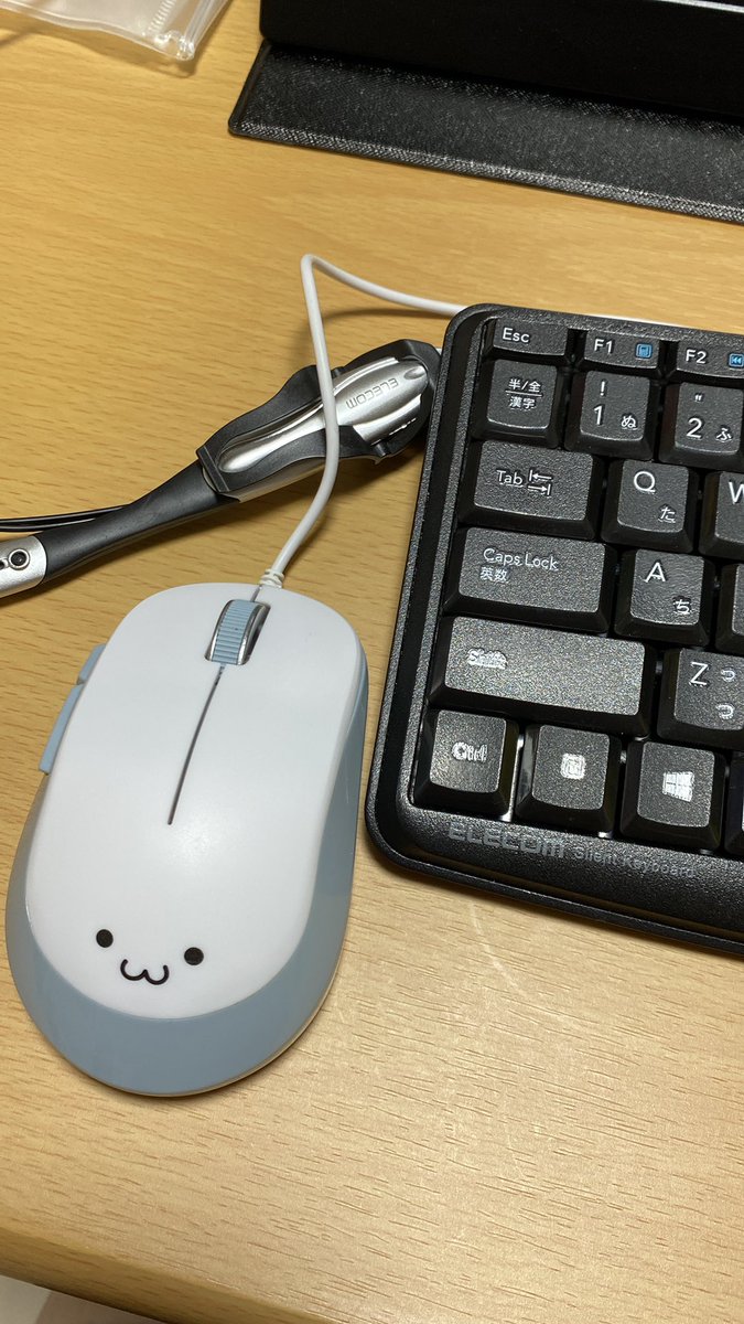 aquasky69's tweet photo. エレコムの物で作業してるよ。
最近はプリントスクリーンキーのないキーボードが増えてきてるから、
大切に使います https://t.co/TBgBfc6S2X