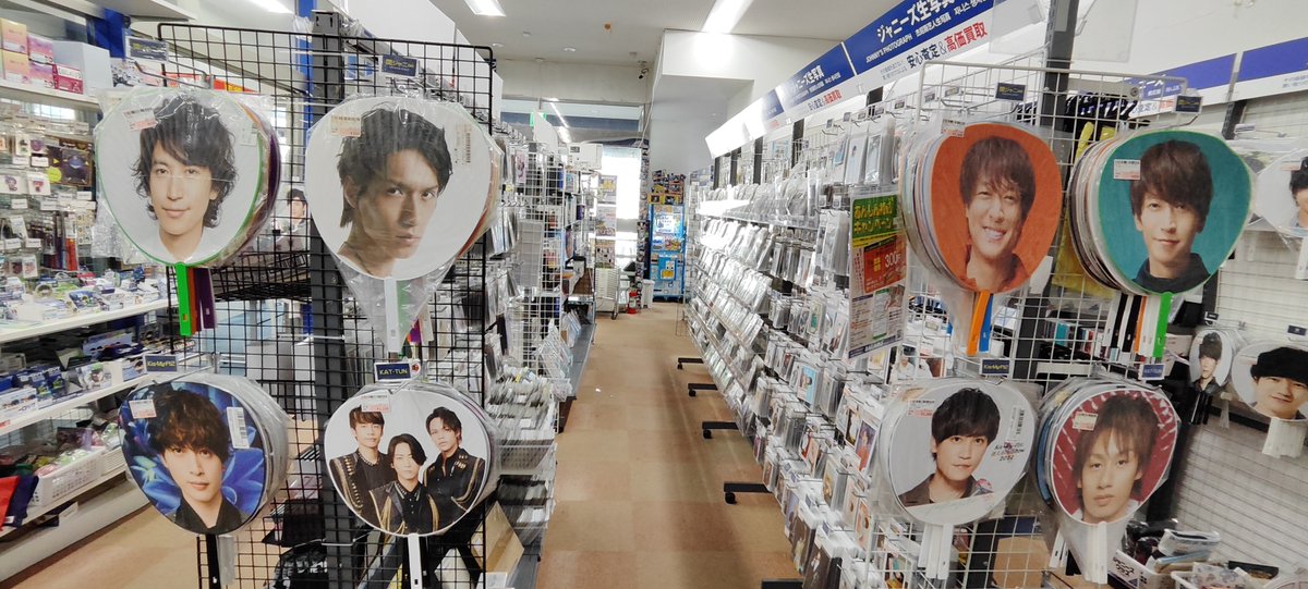 ジャニーズグッズ大量入荷しました！これからもさらに取り扱い拡大し