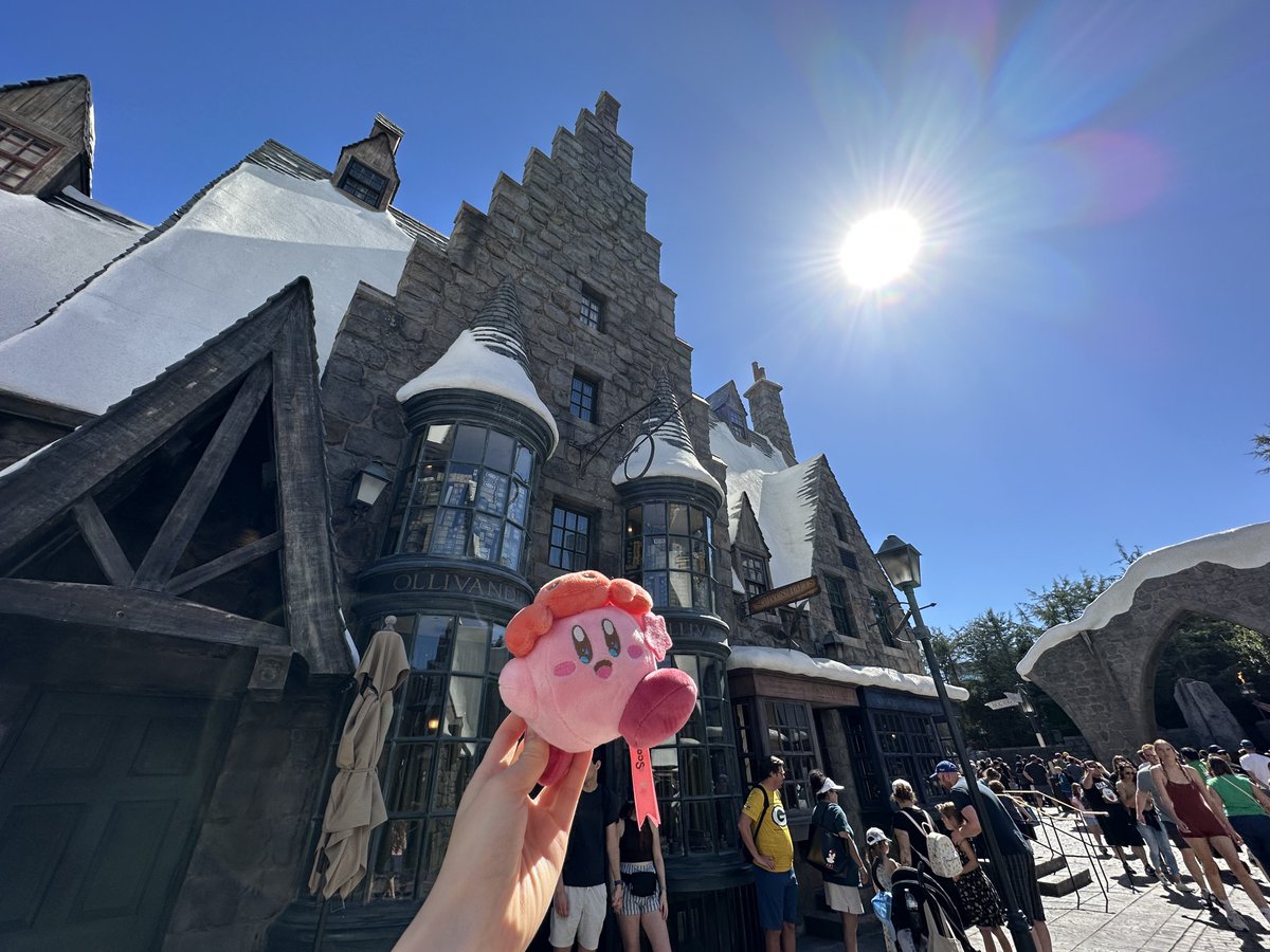 kristanomonomon's tweet photo. ollivander’s~ again… all the wands were unfortunately too big for kirby 😓
#LoossembleLA https://t.co/bgs9oXrvzR
