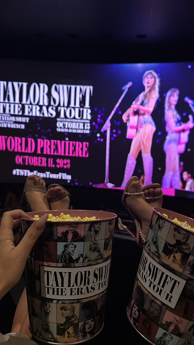 SCREAMING!!!! ILY TAYLOR SWIFT HAPPY #ErasTour PREMIERE 💕💕💕