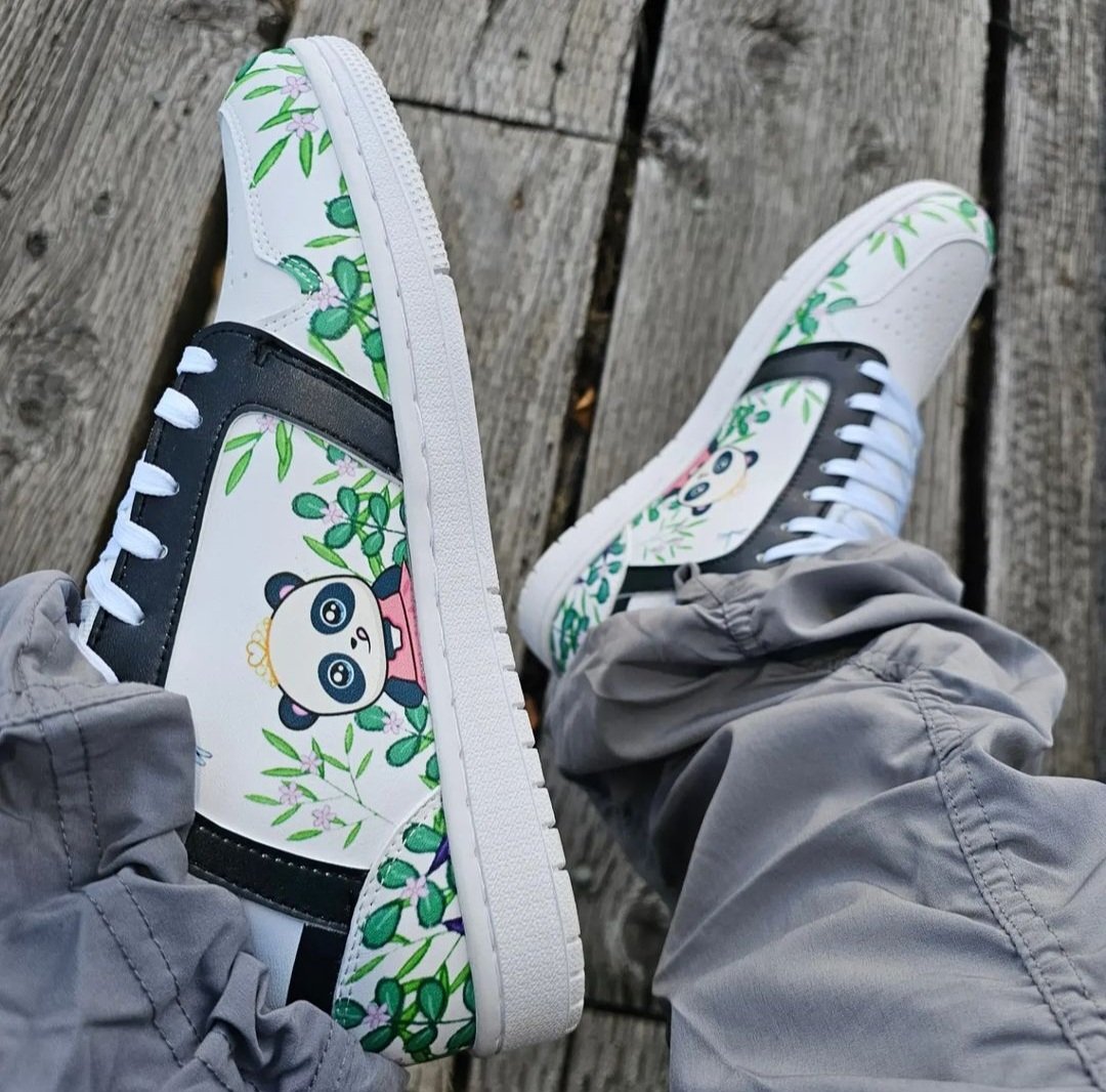 Krypto Queen 👑 Donkey Kicks NFT - tweet media