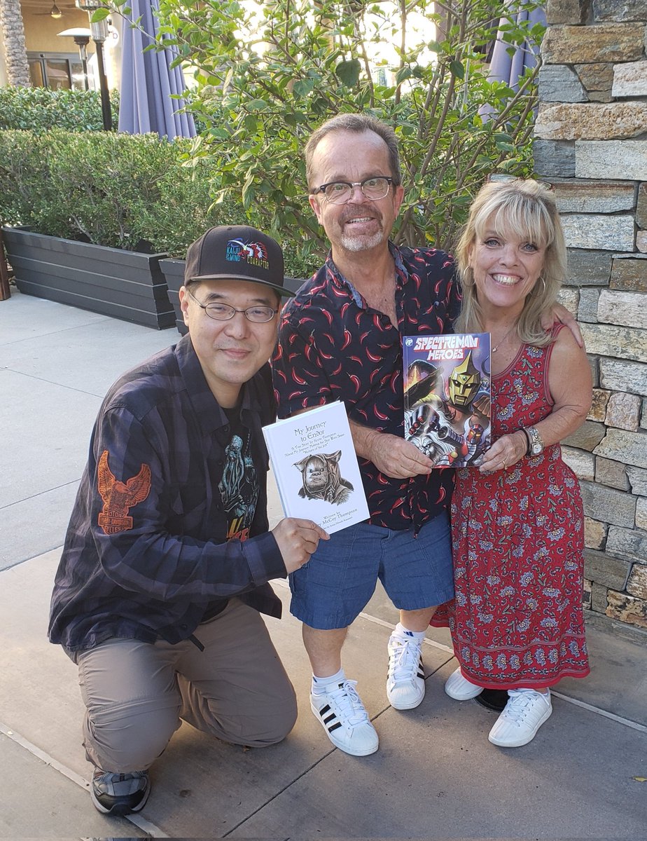 sanukisyokunin's tweet photo. Kevin Edward Thompson and Tracey McCoy Thompson . We are meeting at Burbank, having a great time. They publish EWOK book MY JOURNEY TO ENDOR.
ケビン・トンプソン。スターウォーズのイウォークの俳優。ハリウッドでランチしました。
#KevinThompson #starwars #スターウォーズ #イウォーク https://t.co/BjCMxrrSGg