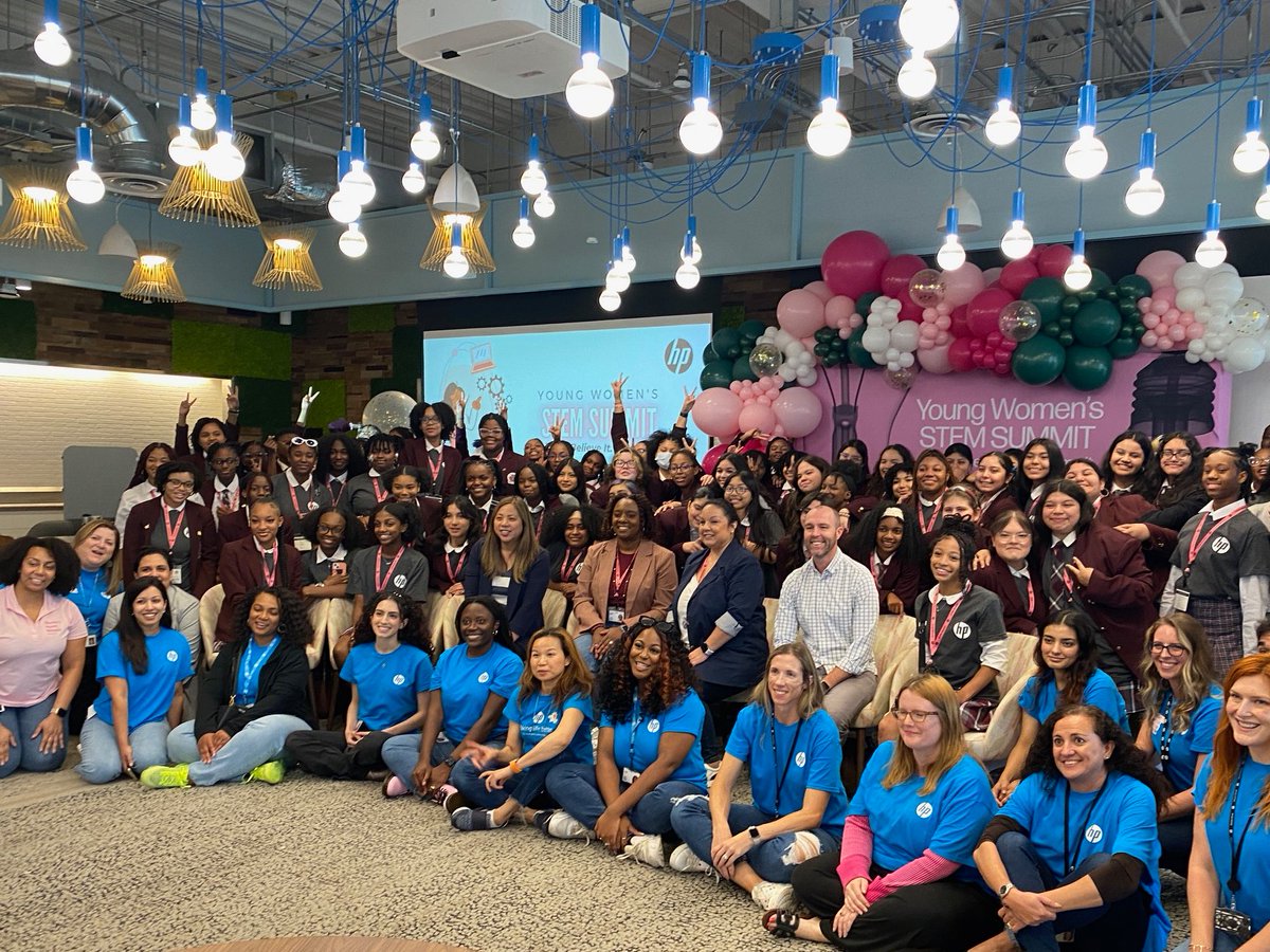 RiceU_STEM's tweet photo. The energy and excitement at today's Young Women's #STEM Summit were off the charts!🎉Thank you @HP for inviting @RiceUniversity to celebrate the #InternationalDayOfTheGirl with you and students from @YWCPAHISD. #STEMeducation #Riceowls #HPYWSTEMSummit #GirlsCan #Coding https://t.co/fMbPYdCM1L