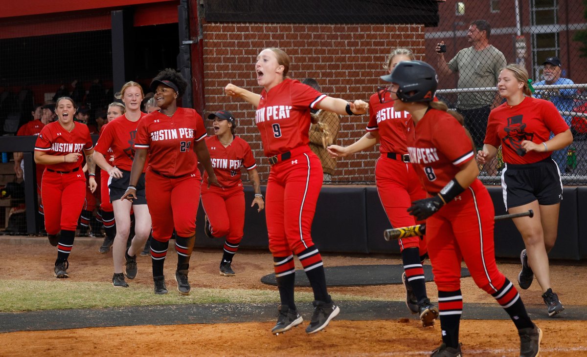 Two big innings power Governors past Pioneers
bit.ly/3RVmynl
#Team39 #LetsGoPeay #ClarksvillesHometownTeam