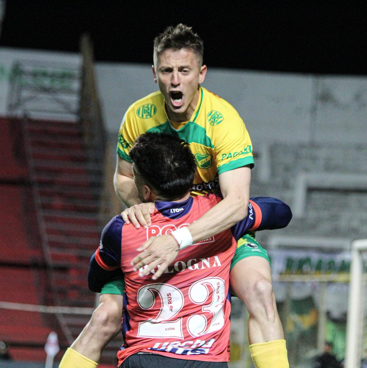 GambetaLP's tweet image. [#CopaArgentina🇦🇷] Cuartos de Final

📌 #ChacoForEver🇦🇷 (6) 1-1 (7) #DefensaYJusticia 🇦🇷  

▶️ ¡Victoria en los penales! El “Halcón” derrotó al “Albinegro” en los penales tras empatar 1-1 en los 90'. Gastón Togni había puesto en ventaja a los de Florencio Varela hasta que