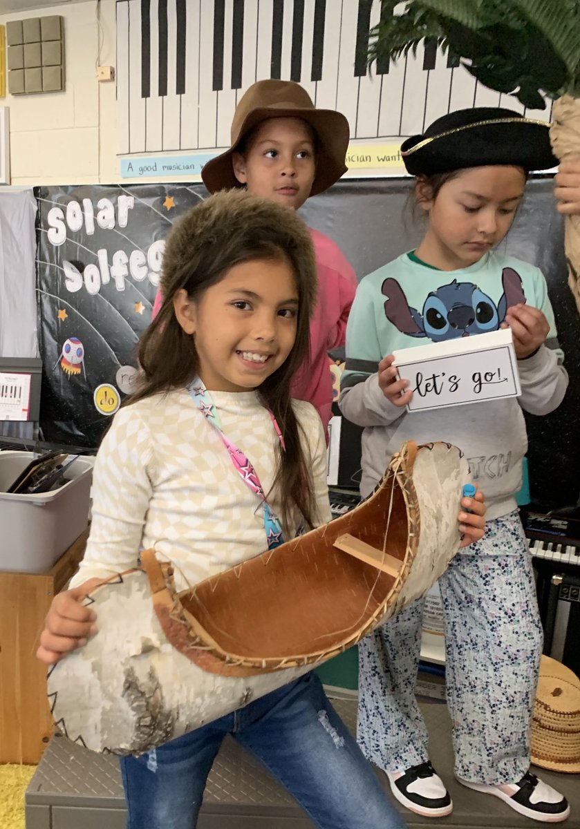 MusicWithMissL's tweet image. Row, row, row your boat gently down the stream.... Explorers’ week is fun! 🛶🚣‍♀️🗺 #explorersweek #rds #MusicWithMissL2023