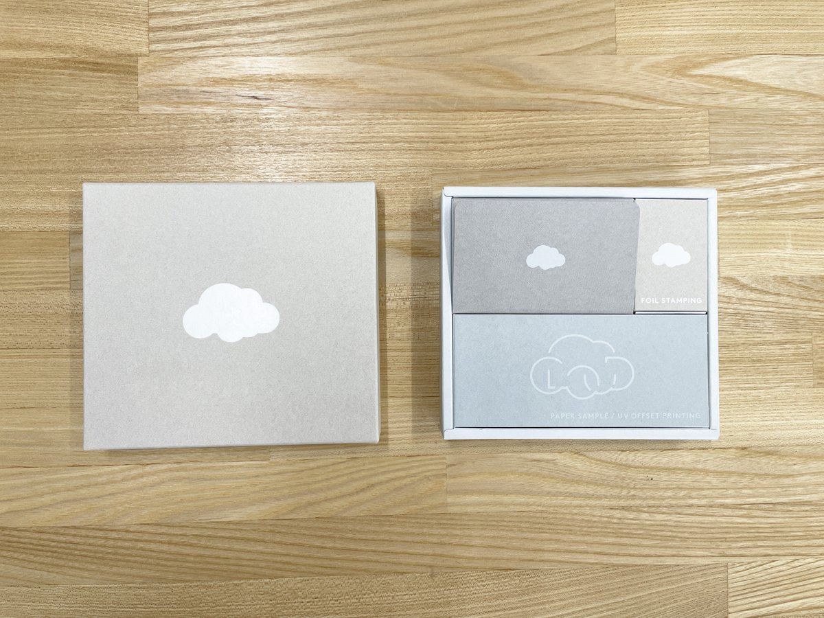 GRIDE_Design's tweet photo. 大和板紙様の新製品「CLOUD GRAY」シリーズの見本帖をいただきました。
絶妙な風合いの3色で、パッケージに対応できる厚みまで!
見本帳にはオフセット印刷だけでなく、箔押やエンボス加工のサンプルもあり、イメージが確認できます。
#大和板紙
#CLOUDGRAY https://t.co/PP7UiBtlvd