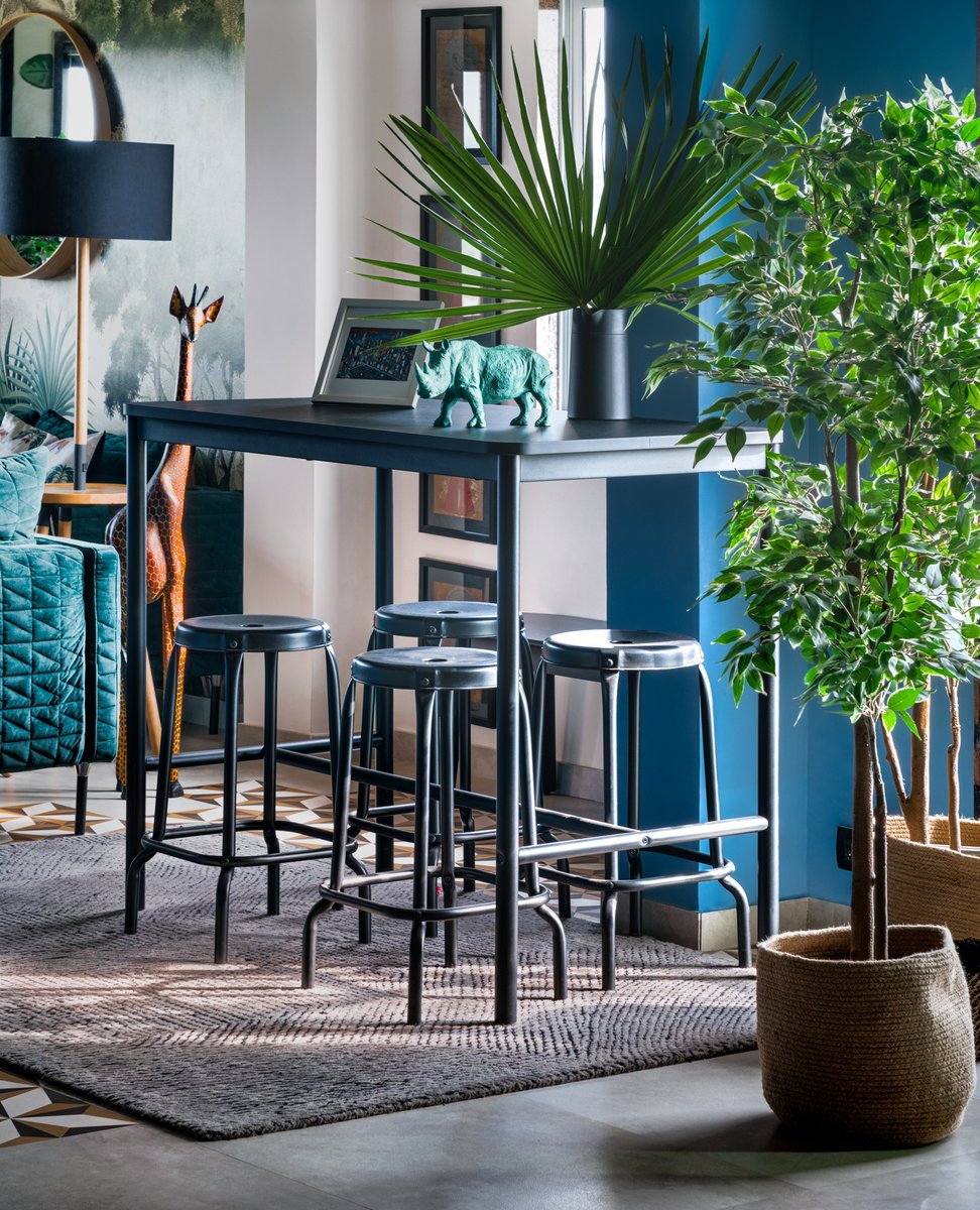 elledecorindia's tweet photo. Read: https://t.co/bdT5jIF1PL
#EDHomes Escape to Krsnaa Mehta’s bold and brazen haven in Alibaug that runs riot with colour and charisma
#elledecorindia #elledecor #krsnaamehta #alibaug #maharashtra #maximalism #homes #penthouse #holidayhome #vrindvan https://t.co/7rzTb0E3m7