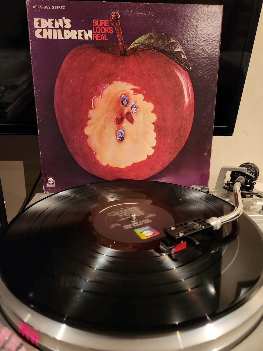 SpinVinyl1's tweet photo. Eden's Children were part of the bosstown sound out of Boston on ABC Records. They released 2 albums in 1968. Pretty good pop psych with a slice of jazz and fuzzy geetar.
#EdensChildren #KnockedOut #SureLooksReal #vinylrecords https://t.co/ya7U4koQv4