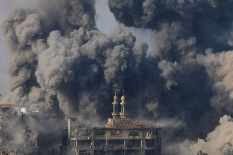 Israel’s New Unity Government Pledges to ‘Crush’ Hamas

After forming a wartime cabinet, Prime Minister Benjamin Netanyahu and a top rival, Benny Gantz, presented a united front to the Israeli people.

Preparing for another war?

#Israel #Palestine #Gaza #Hamas