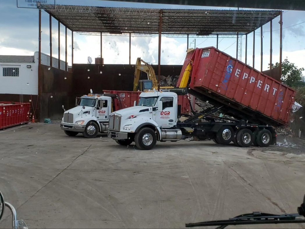 geppertrecycle's tweet photo. 10cy to 40cy rolloff dumpsters for all types of projects in the SE PA area. We service all of Philly, including the small row and twin home common driveways. Yes we can get dumpsters behind your routes house.
#rolloff #dumpster #construction #Philly https://t.co/JJRKySeU6t