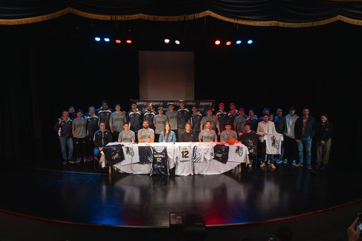 GepuBasket's tweet photo. PRESENTACIÓN DEL PLANTEL 🫡

Todo listo para arrancar esta temporada 🏀. Este miércoles fue presentado nuestro plantel a los distintos medios y sponsors que nos van a acompañar en este hermoso camino 🔥.

Agradecemos a @jugadon.sl por brindarnos el espacio 🤟

¡Gracias a todos! https://t.co/JvfW7Tex3n