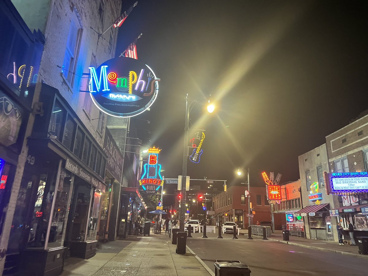 Walking in Memphis #bealestreet