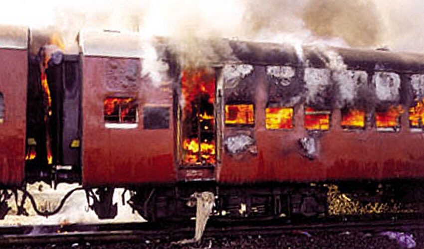Dear world, you must have heard a lot about 2002 riots &amp; Hindus-PM Modi's alleged involvement in it but do you know the reality?

In Gujarat, IsIamists mob set a train compartment on fire, locked the door so that nobody could go out which resulted in the death of 59 Hindus who