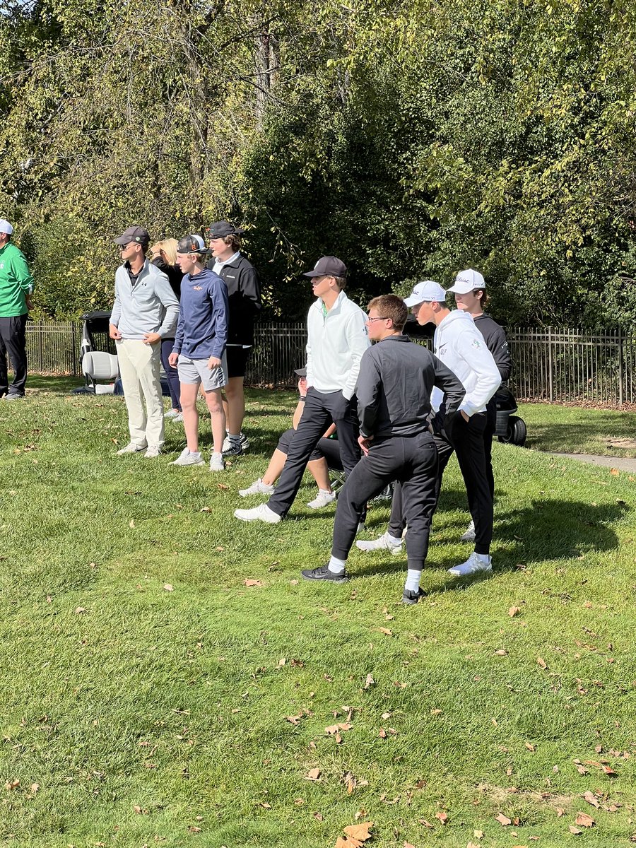HarrisonGolfers's tweet photo. Even though we only had two golfers on the course competing today, I wanna give a shout out to our amazing support crew of loved ones.  We had massive galleries of fans supporting Jack &amp; Aden today.  It was clear why they’re such amazing young men.   All 💚 all the time

#billy https://t.co/n2u3lhWaIs