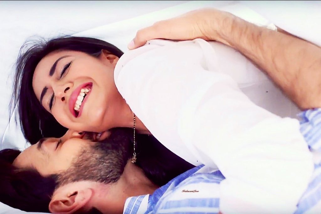 𝒮𝒽𝒾𝓋𝒾𝓀𝒶 𝓁ℴℴ𝓅𝓈 ꨄ (@shivika_loops) on Twitter photo 