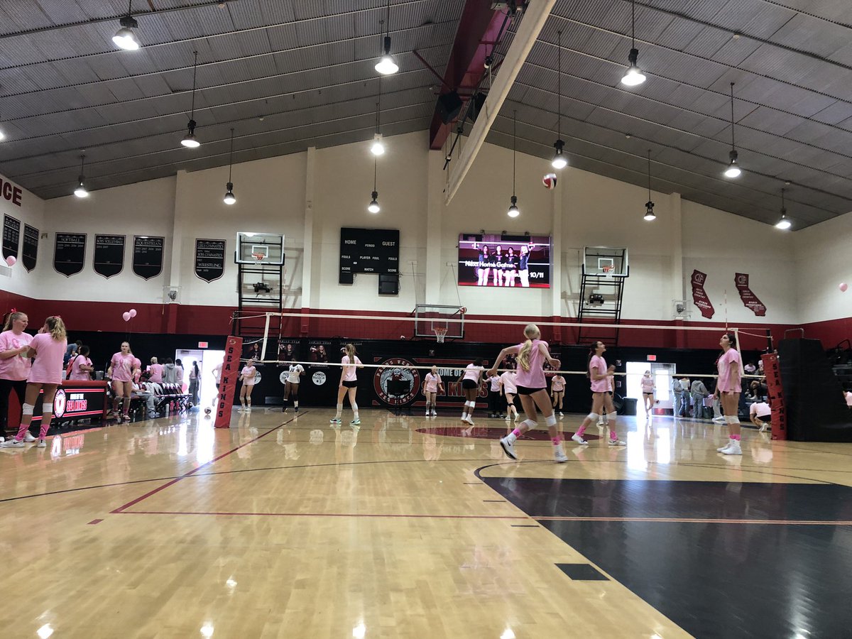 maram_bula's tweet photo. Kristen Leone from @pvhsgirlsvolleyball called 📱 us to bring our #creativity to #dig #pink  and #senior #night @Pvhs_ptsa @pvhs_seakings with #customized #centerpieces #balloons 🎈#ballooncolumns #hellium at #palosverdes  #nextdoor #ocmoms #marambucreativity @marambula.com https://t.co/VRizsIbIdS