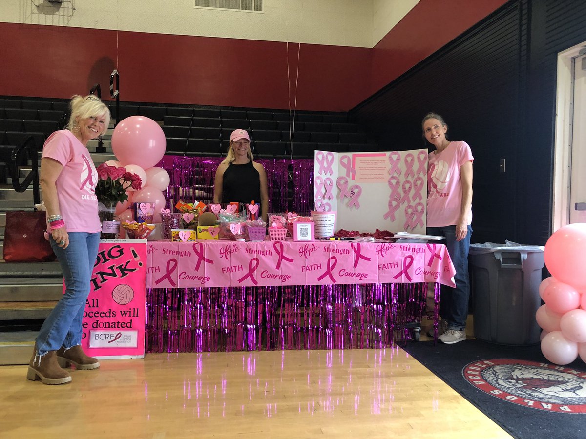 maram_bula's tweet photo. Kristen Leone from @pvhsgirlsvolleyball called 📱 us to bring our #creativity to #dig #pink  and #senior #night @Pvhs_ptsa @pvhs_seakings with #customized #centerpieces #balloons 🎈#ballooncolumns #hellium at #palosverdes  #nextdoor #ocmoms #marambucreativity @marambula.com https://t.co/VRizsIbIdS