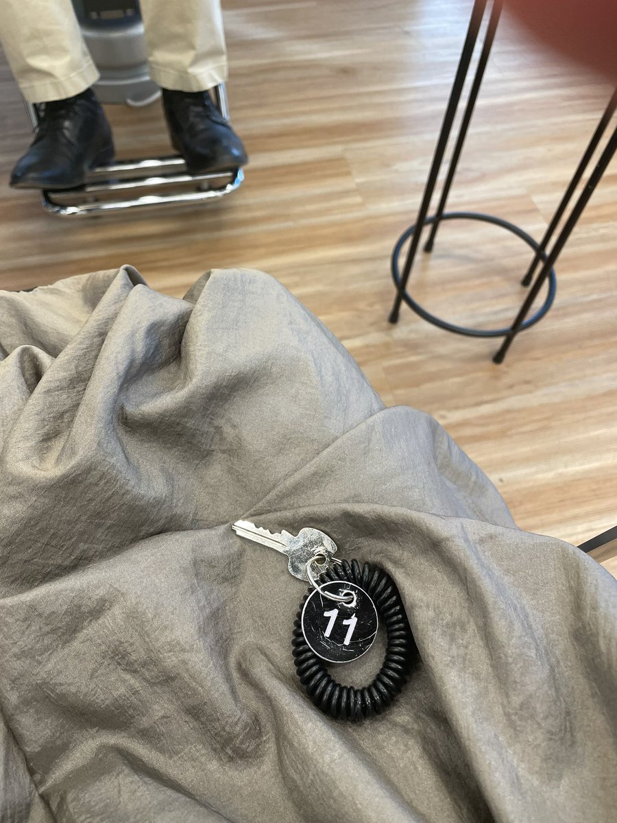 guccissandra's tweet photo. yesterday’s 10.10 came with new energy 🌀✂️🌖✨ https://t.co/mITa53bOrS