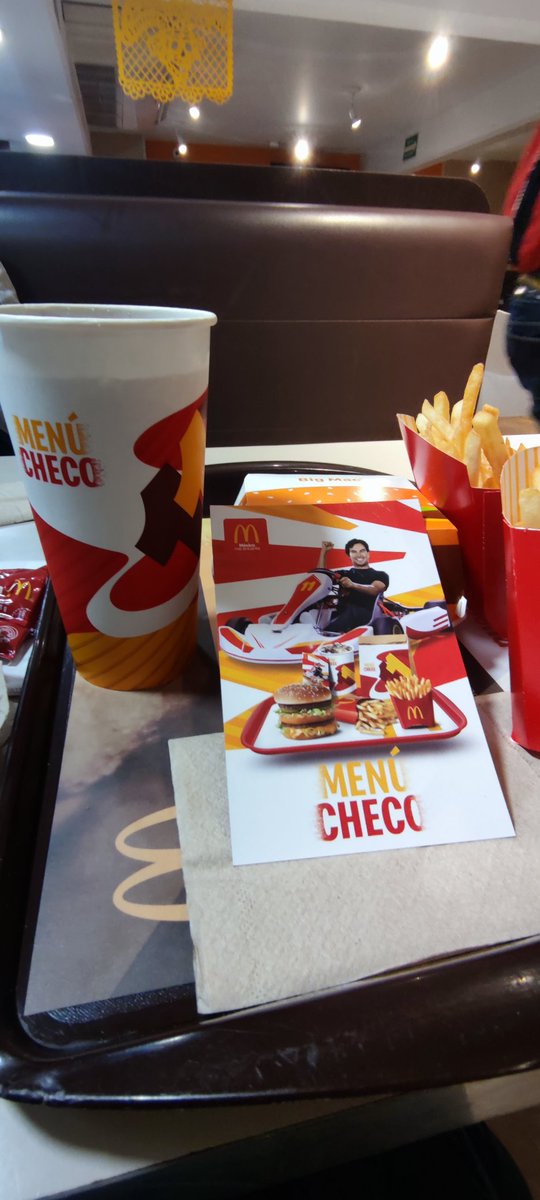 rosariovc27's tweet photo. @SChecoPerez @McDonaldsMexico 😋 🇲🇽🏁🇲🇽 https://t.co/w06IvWgWQ5