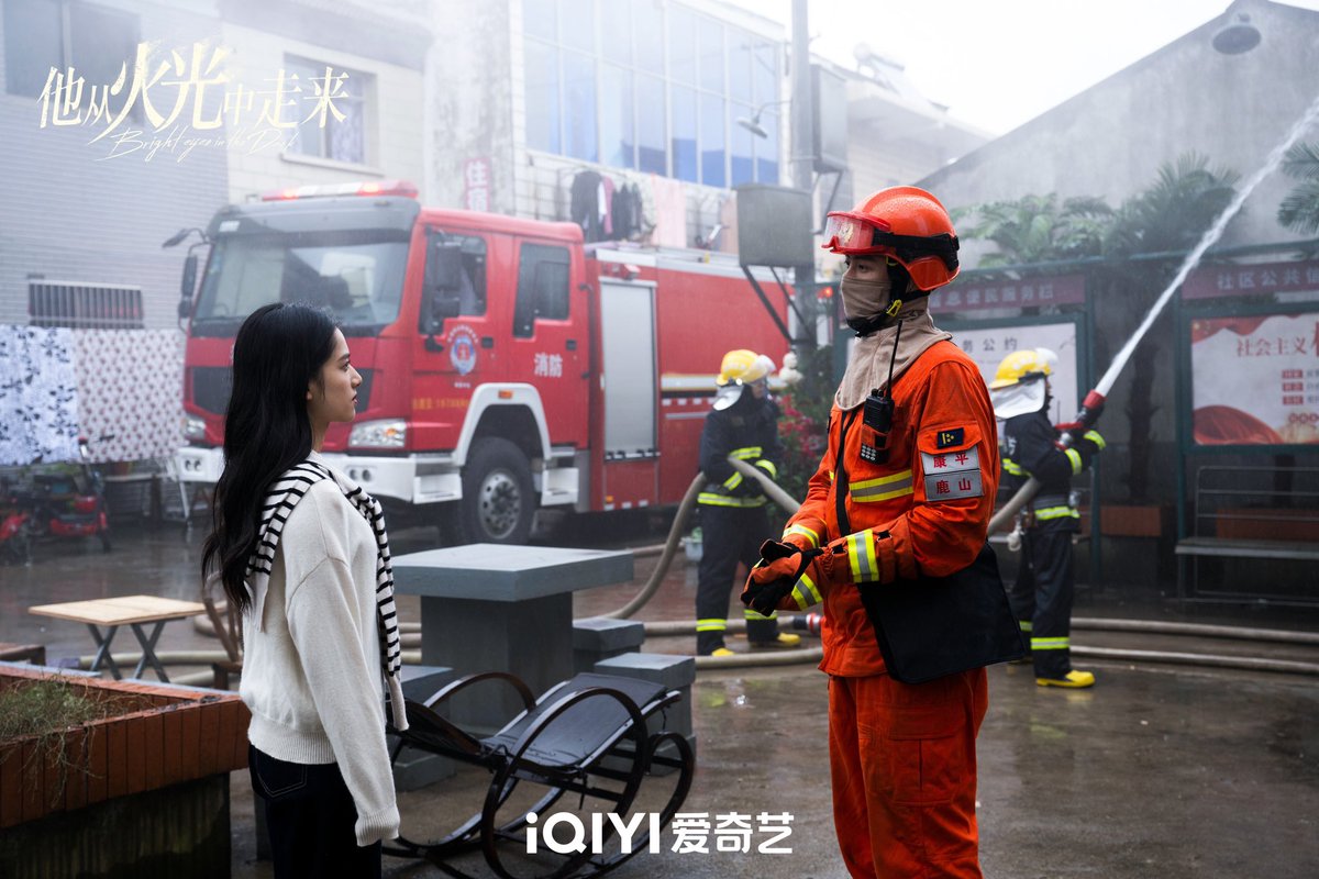 dramapotatoe's tweet image. Modern romance #BrightEyesIntheDark, starring Huang Jingyu, Zhang Jingyi, Tang Xiaotian, Zhang Jin 张进, Lu Siyu, &amp;amp; more, w/ special appearance by Wu Gang, Zhang Linghe, Wang Ziqi &amp;amp; Zeng Keni, wraps its run for VIPs

More - weibo.com/7837228036/495…

#他从火光中走来